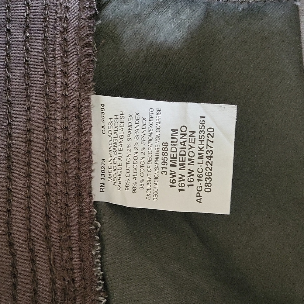 Lee relaxed fit army green Capri pants Size 16W - Picture 8 of 8